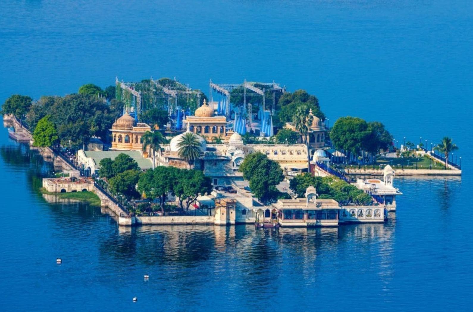 Udaipur Lake And Heritage Family Holiday